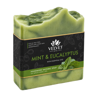 Jabon artesanal Mint y Eucalyptus de Velvet y Co. con aceites esenciales, fondo transparente